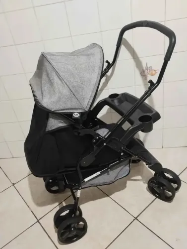 Vende se carrinho de bebê