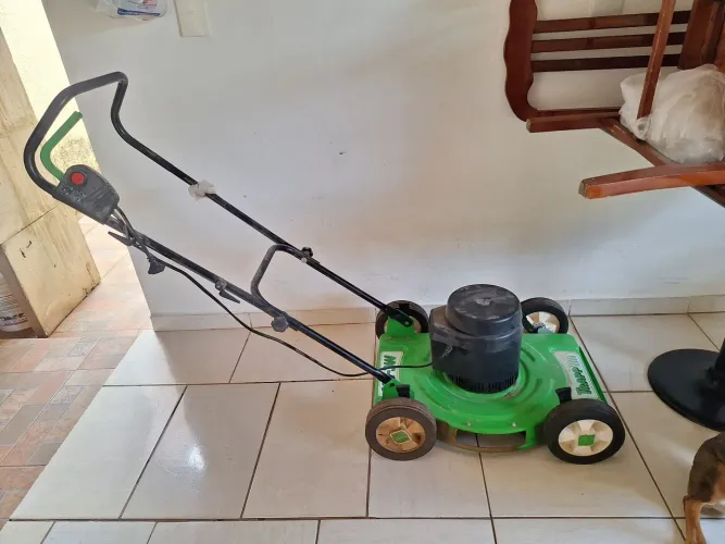 Máquina cortar grama