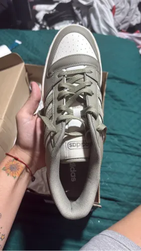Tênis adidas