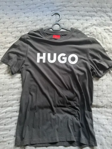 Camisa Hugo Boss original M Preta Pouco Usada