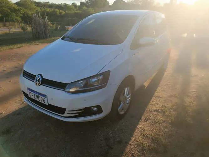 Volkswagen Fox Comfortline 1.0 Flex 8V 5P 2015