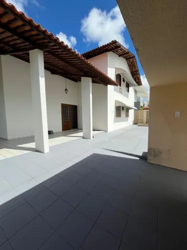 Alugo casa em condomínio fechado na parte alta no bairro Jardim Petrópolis 