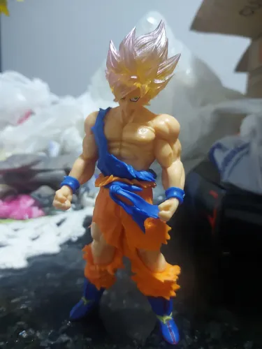 Figura / Action Figure Goku Super Saiyan - Dragon Ball Z (Cabelo Translucente)