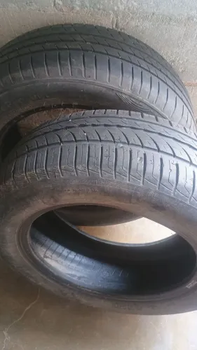 02 Pneus aro 15 em perfeito estado no precinho