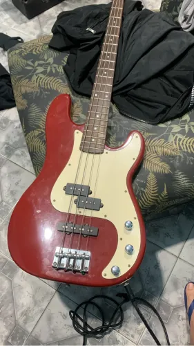 Baixo fender squier precision 4 cordas aniversary