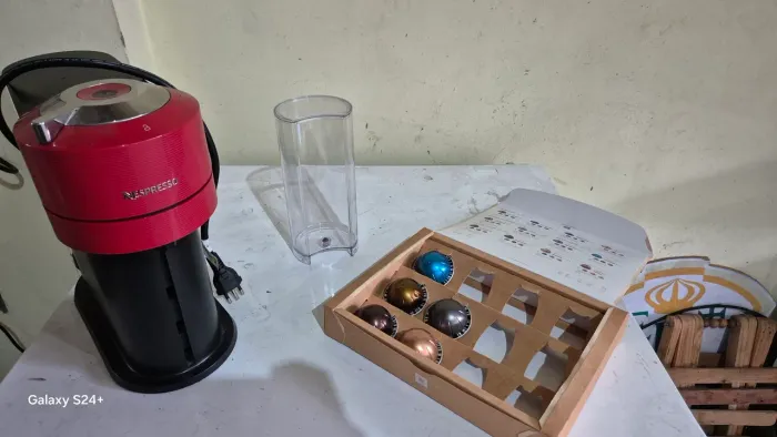 Cafeteira Vertuo Next 127V completa