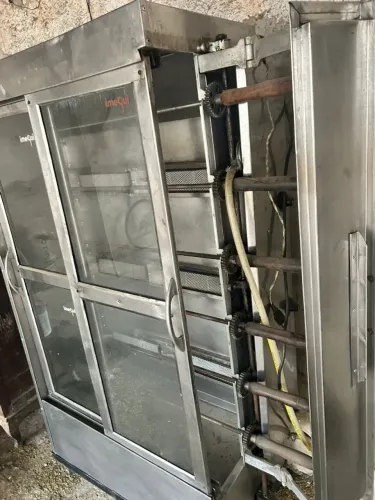 Maquina de assar carnes frango batatas