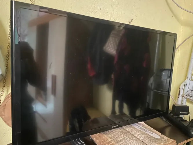 Televisão 32 polegadas, não é smart