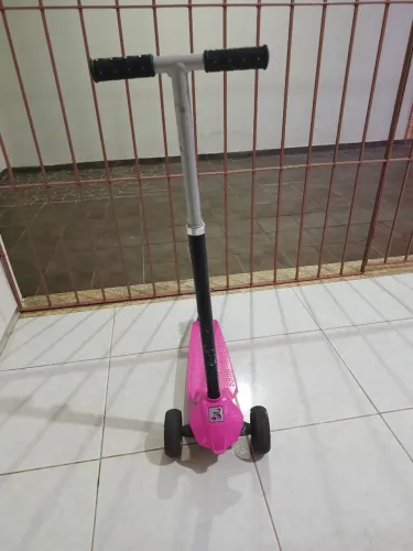 Patinete da marca bandeirantes suporta até 100kg