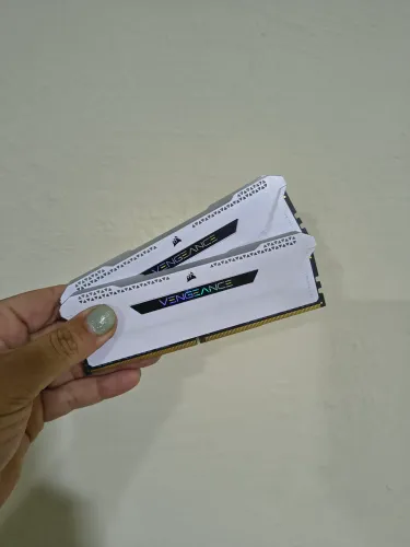 Memória RAM 2x8GB 3200mhz CORSAIR RGB