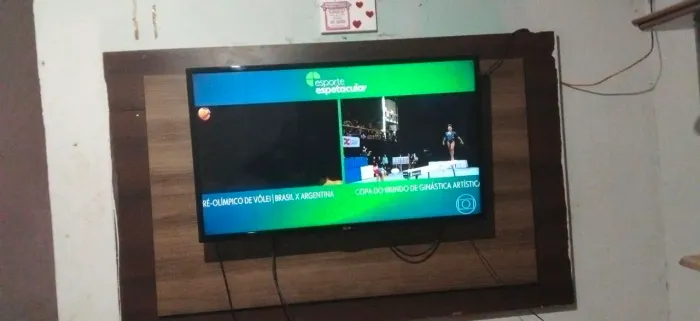 Vende-se uma tv 42 polegadas LG não e smart