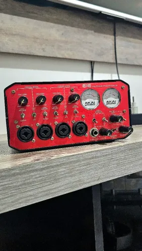 Interface de áudio AKAI EIE PRO