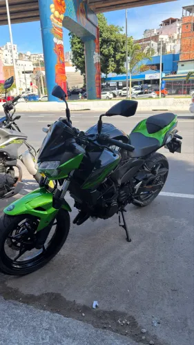 Vende-se Kawasaki Z400 semi nova