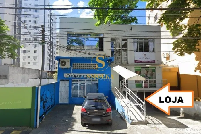 Loja em rua com bastante movimento no Centro de Florianópolis