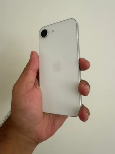 iPhone 16e