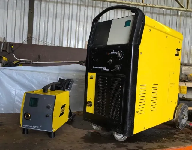 Máquina de Solda MIG/MAG ESAB Smashweld 318 TopFlex + Origo Feed 302N + Tocha ESAB - Nova