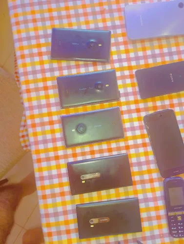 Lote celulares antigos colecionar e para peças e consetar 
