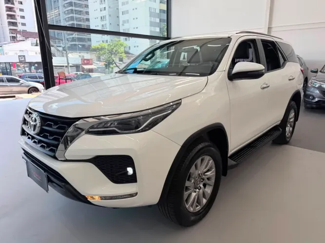 Toyota Hilux SW4 SRV 4X2 2.7 Flex 16V Aut. 2021