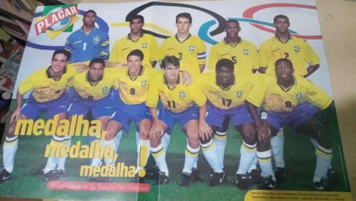 pôster brasil campeão do torneio pré-olímpico e pelé -medindo 45 x 30 cm.