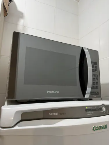 Micro-ondas De Mesa Panasonic Style Com 32 Litros De Capacidade Inox- Nn-st67hs