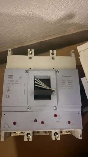 disjuntor em caixa moldada WEG modelo DWB800S