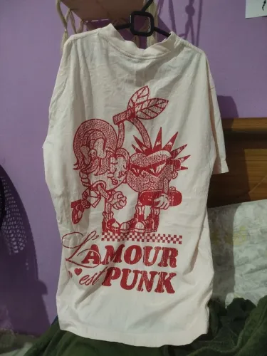 Blusa da Riachuelo L'Amour est Punk