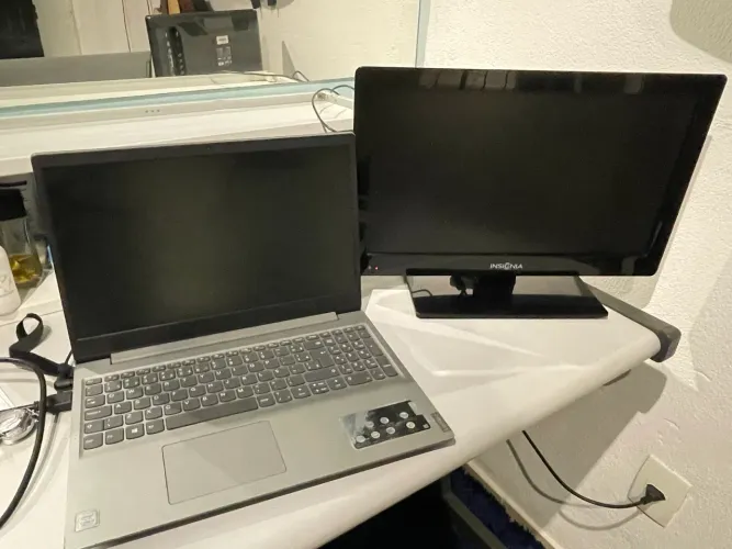 Notebook LENOVO i3 8ª geração - 4GB RAM - UHD Graphics 620