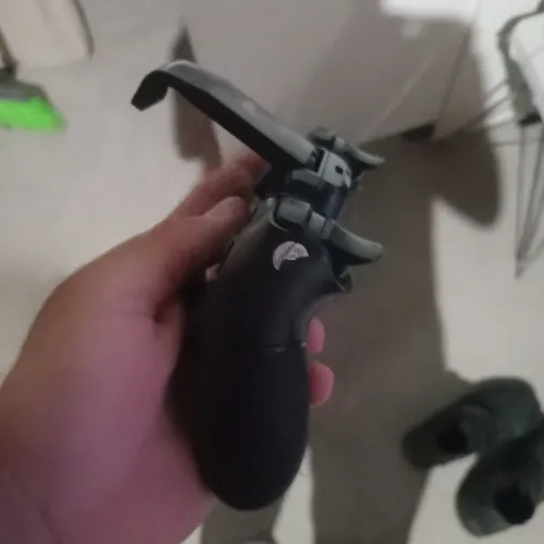Vendo controle game via Bluetooth para celular e PC. 