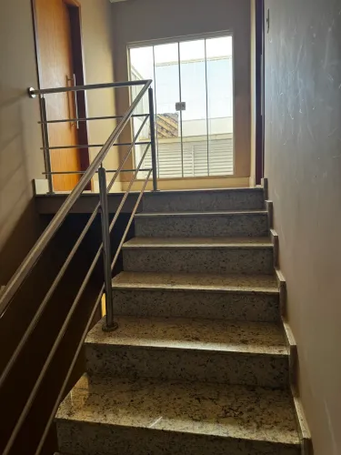 Excelente Apartamento de 2 Quartos com Suíte e 2 Vagas de Garagem para Locação