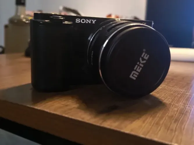 Câmera Sony Zv-e10 + Lente Meike 25mm + Bateria + Cmsd 64gb (Usado)