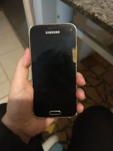 Celular para retirada de peças.