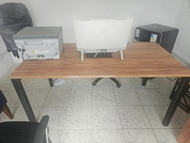 Mesa escritório e armário lindíssimo 