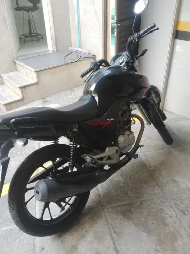 Estou vendendo está moto Honda fan 160 muito nova ano 2020