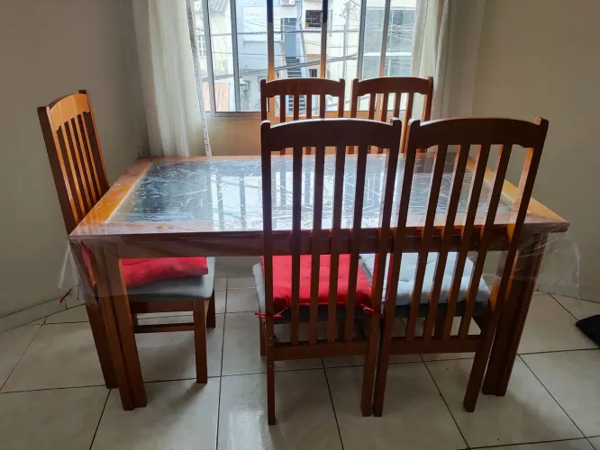 Mesa de madeira e vidro 6 lugares