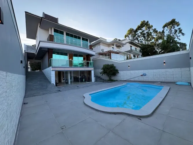 Casa 4 dormitórios (3 suítes) - Pedra Branca
