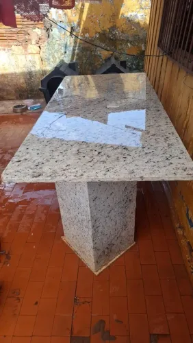 Mesa de mármore 