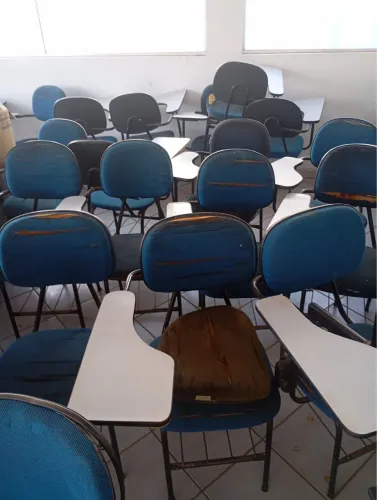 Cadeira escolar - valor negociável 