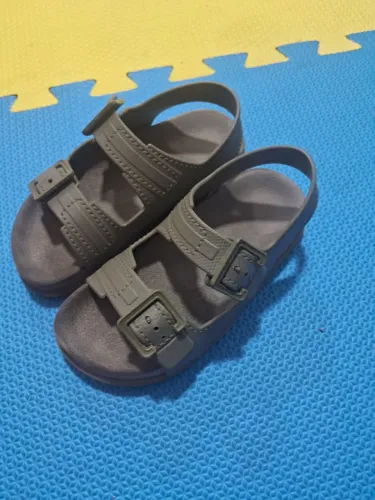 Sandália inf. Masculina em perfeito estado