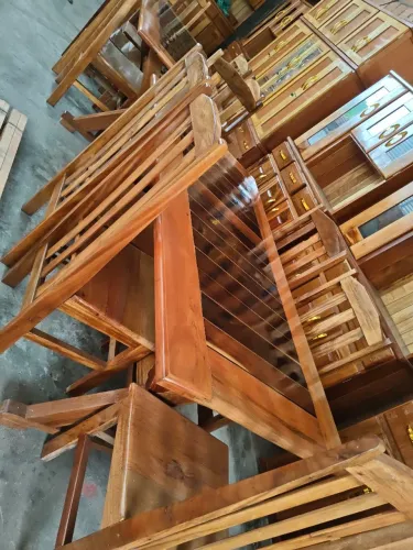 Mesa de 6 lugares todo em madeira 