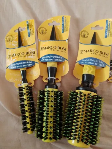 Vendo escovas de cabelo de uso profissional. São novas , de uma marca profissional ótima.
