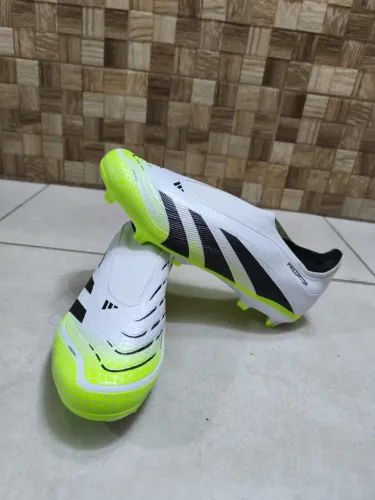 Chuteira Adidas Predator sem Cadarço nº 42