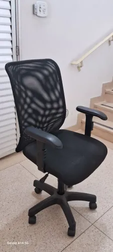 Cadeira escritório encosto em tela