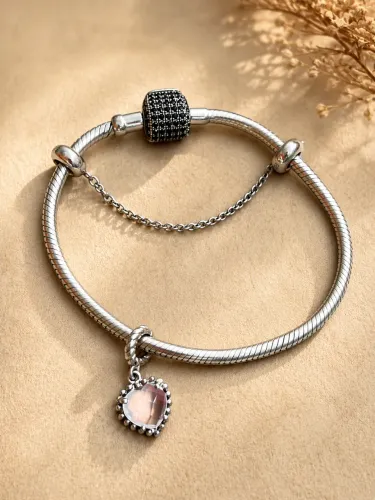 Vendo pulseira vivara, tam 18, prata 925, com 1 berloque vivara prata 925 e quartzo rosa