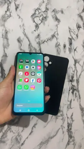 Galaxy A06 128 GB de memória semi novo 