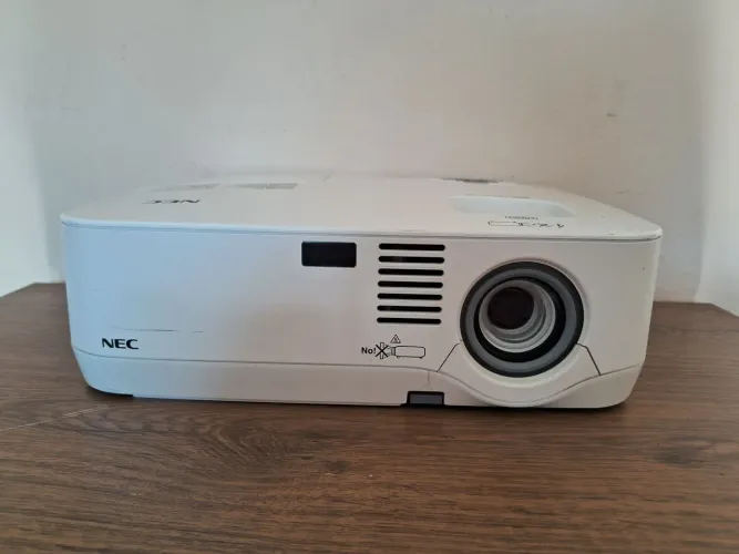 Projetor Nec NP405 (Com Defeito)