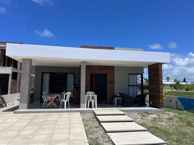 Casa de 5 suítes à venda no Condomínio fechado em Lucena_ PB