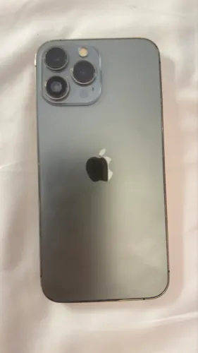 iPhone 13 Pro Max cinza super conservado.