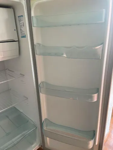 Geladeira Electrolux RE28-240 Litros
