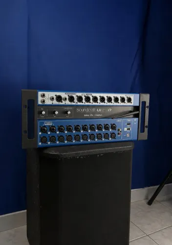 Mesa digital Soundcraft UI24r