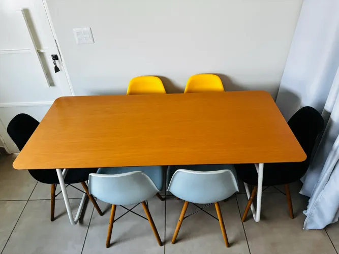 Mesa de jantar com 6 cadeiras